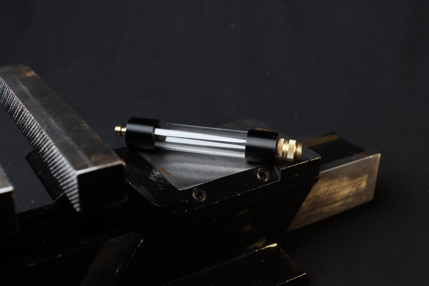 Vacuum bleed mini tank