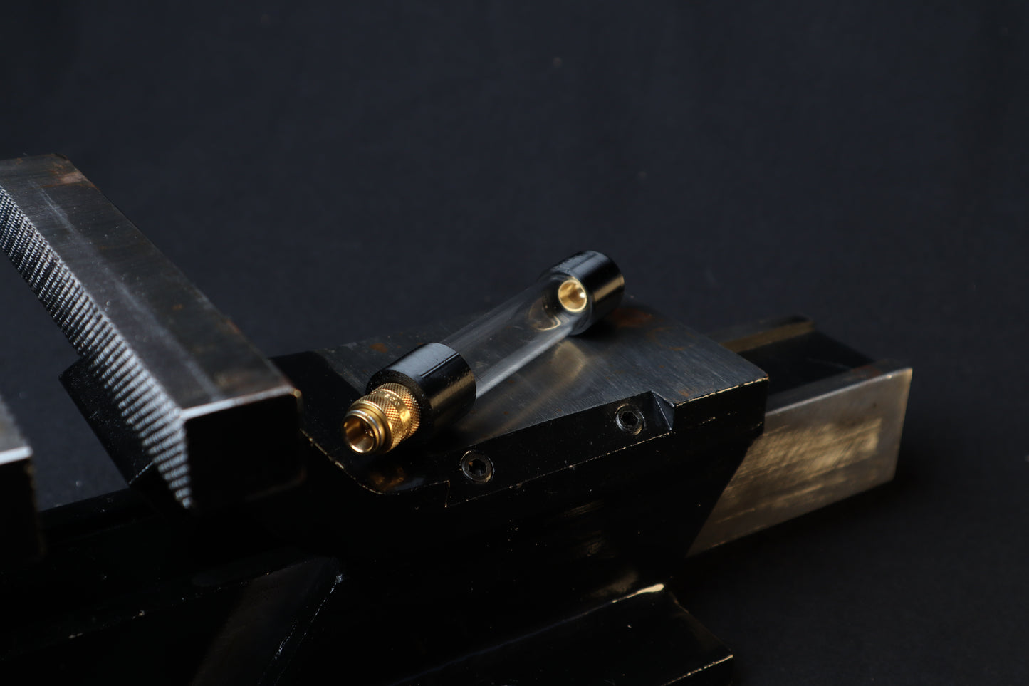 Vacuum bleed mini tank